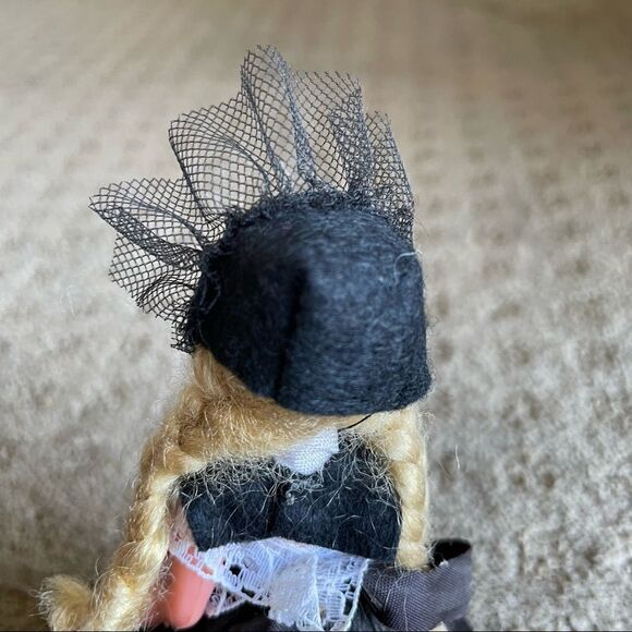 Vintage Swiss Doll Traditional Costume “Bern” Sleepy Eyes - Picture 6 of 11